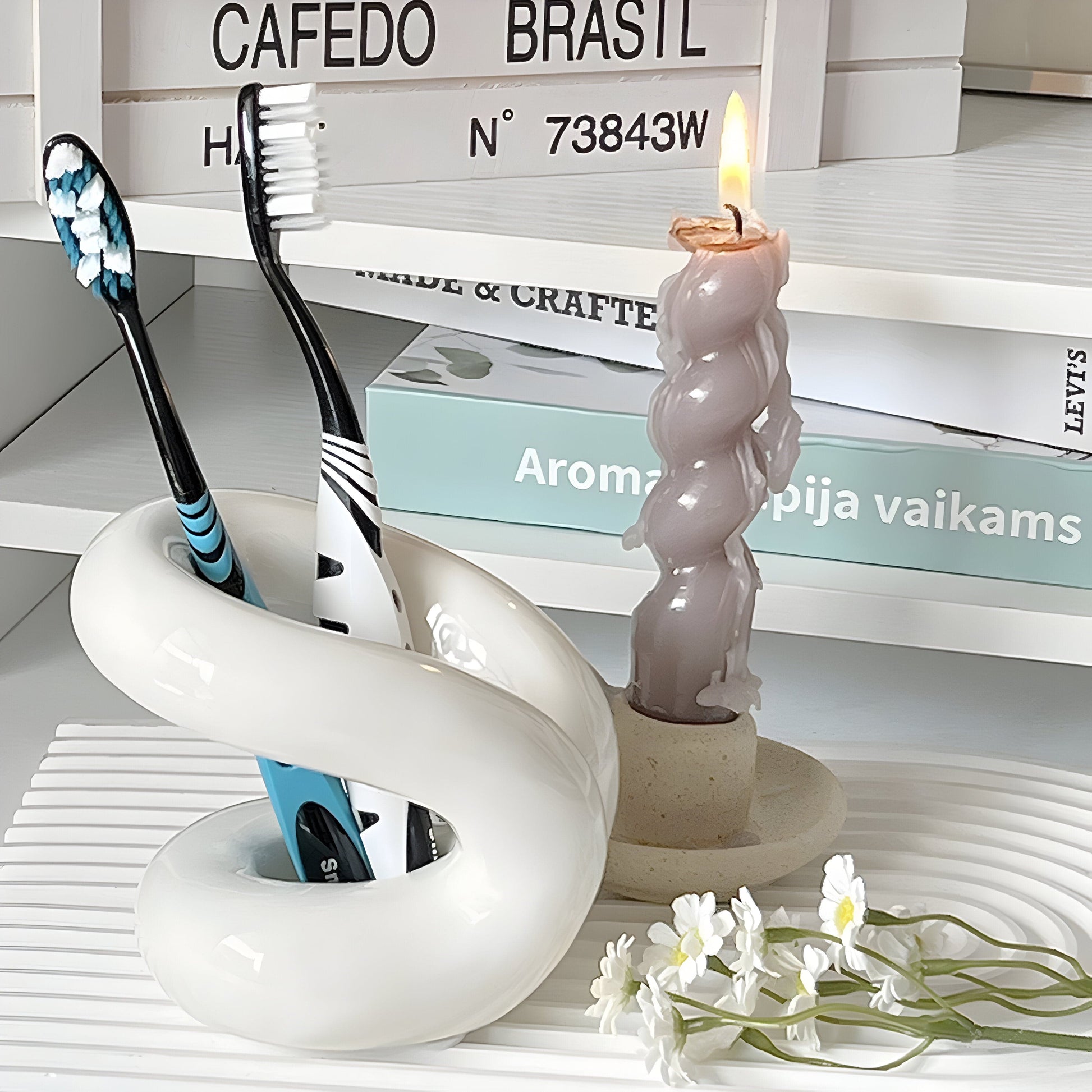 Nordic Knot Toothbrush Holder