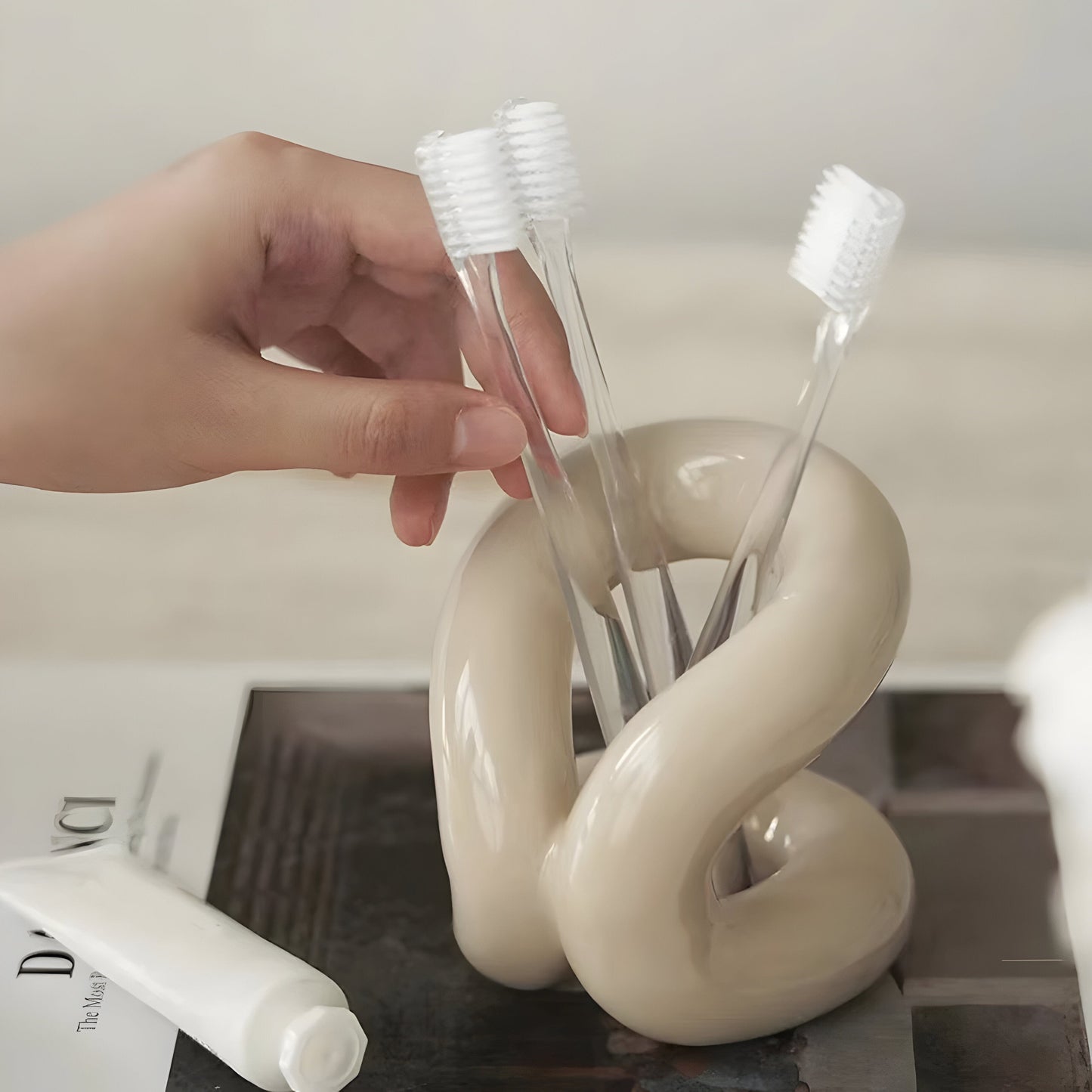 Nordic Knot Toothbrush Holder