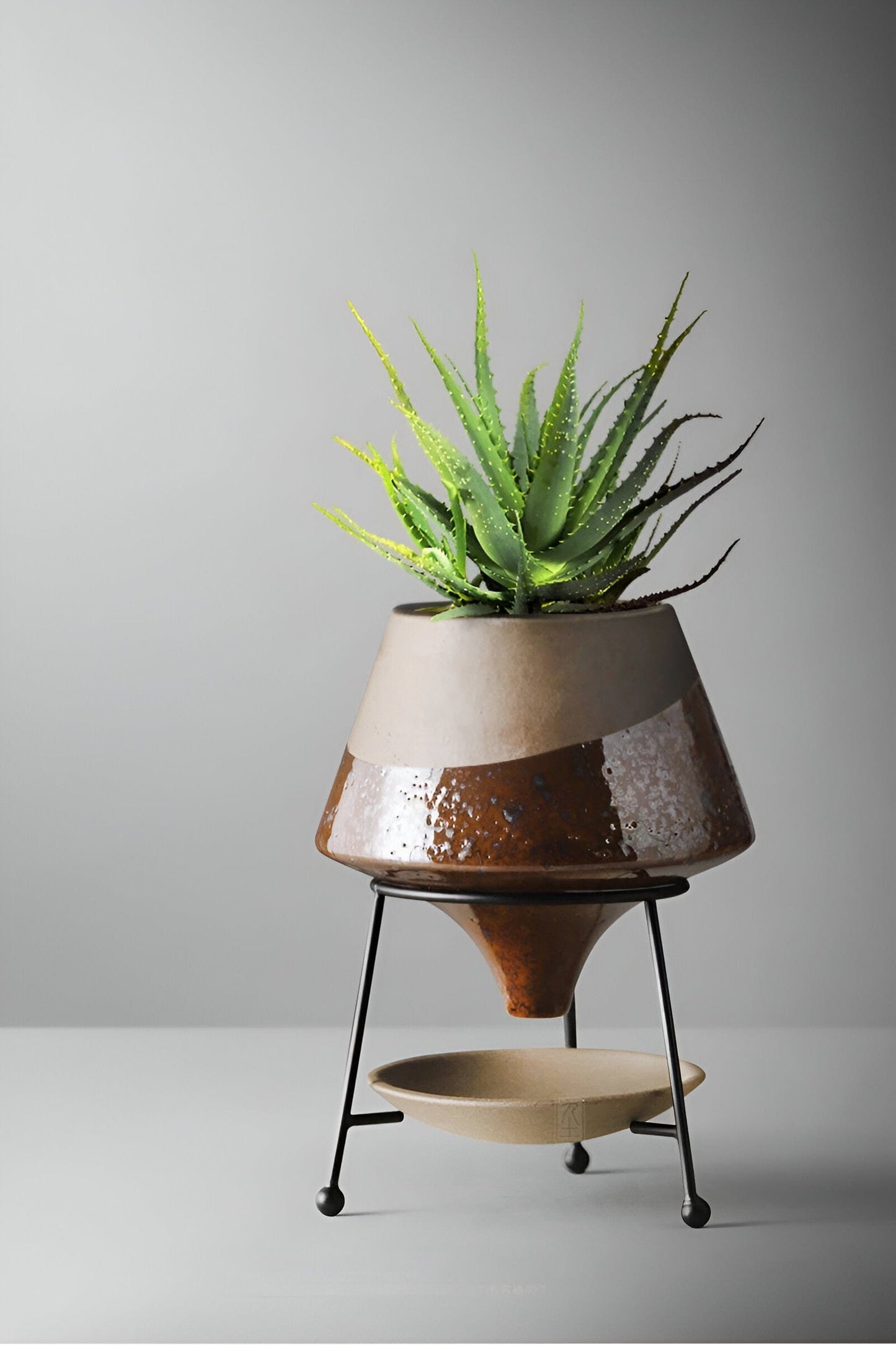 Dipped Clay Teardrop Pot with saucer Stand.