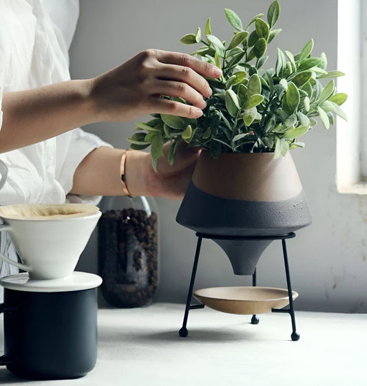 Dipped Clay Teardrop Pot with saucer Stand