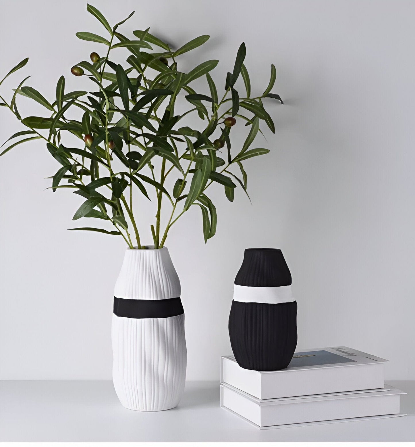 Contrast Ribbon Textured Ceramic Vase