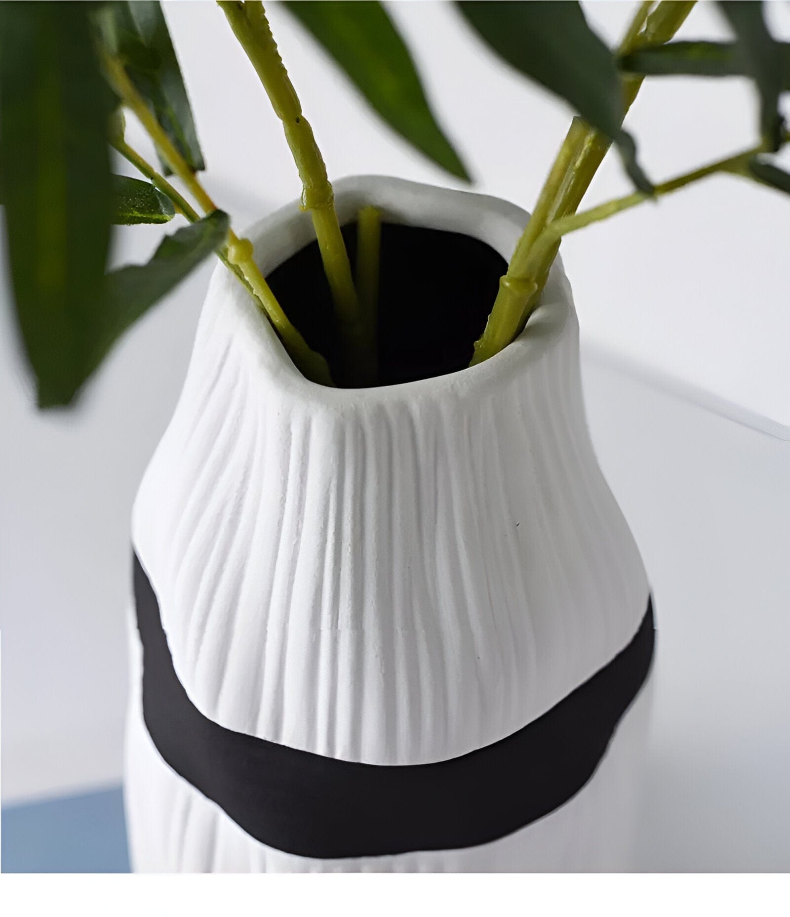 Contrast Ribbon Textured Ceramic Vase