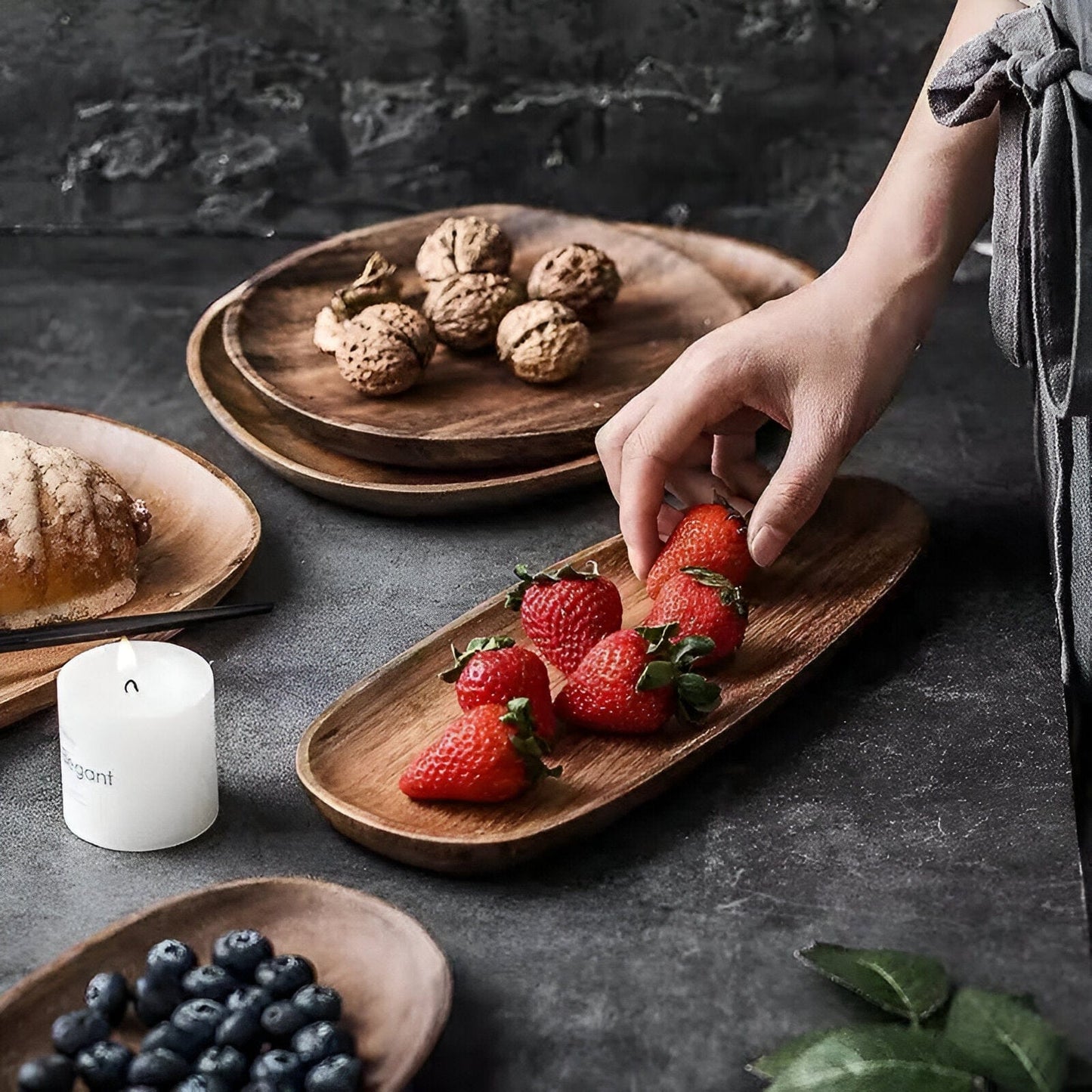 Acacia Rounded Serving Trays